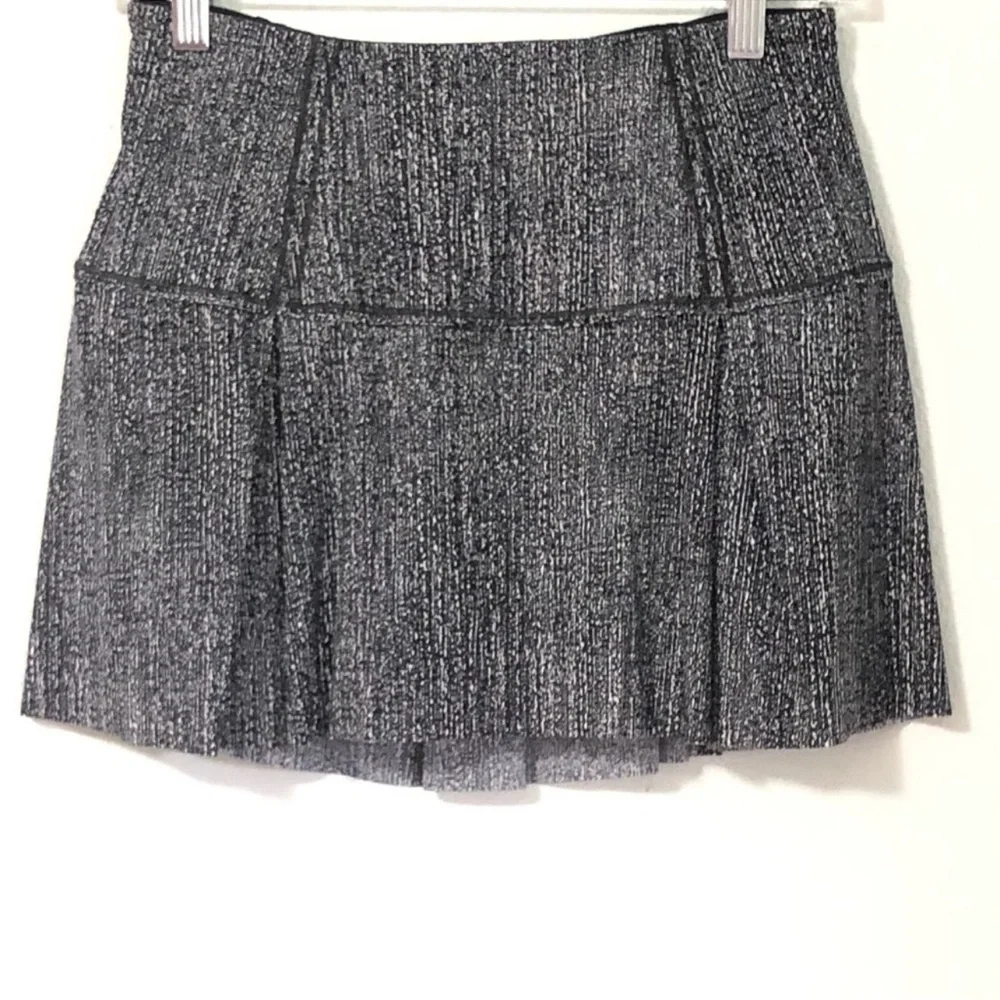 Lululemon Lost In Space Skirt Size 6 - Picture 4 of 7